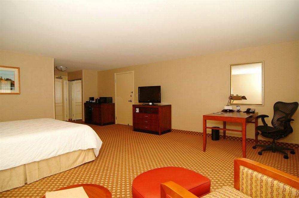Hilton Garden Inn Каспер Экстерьер фото