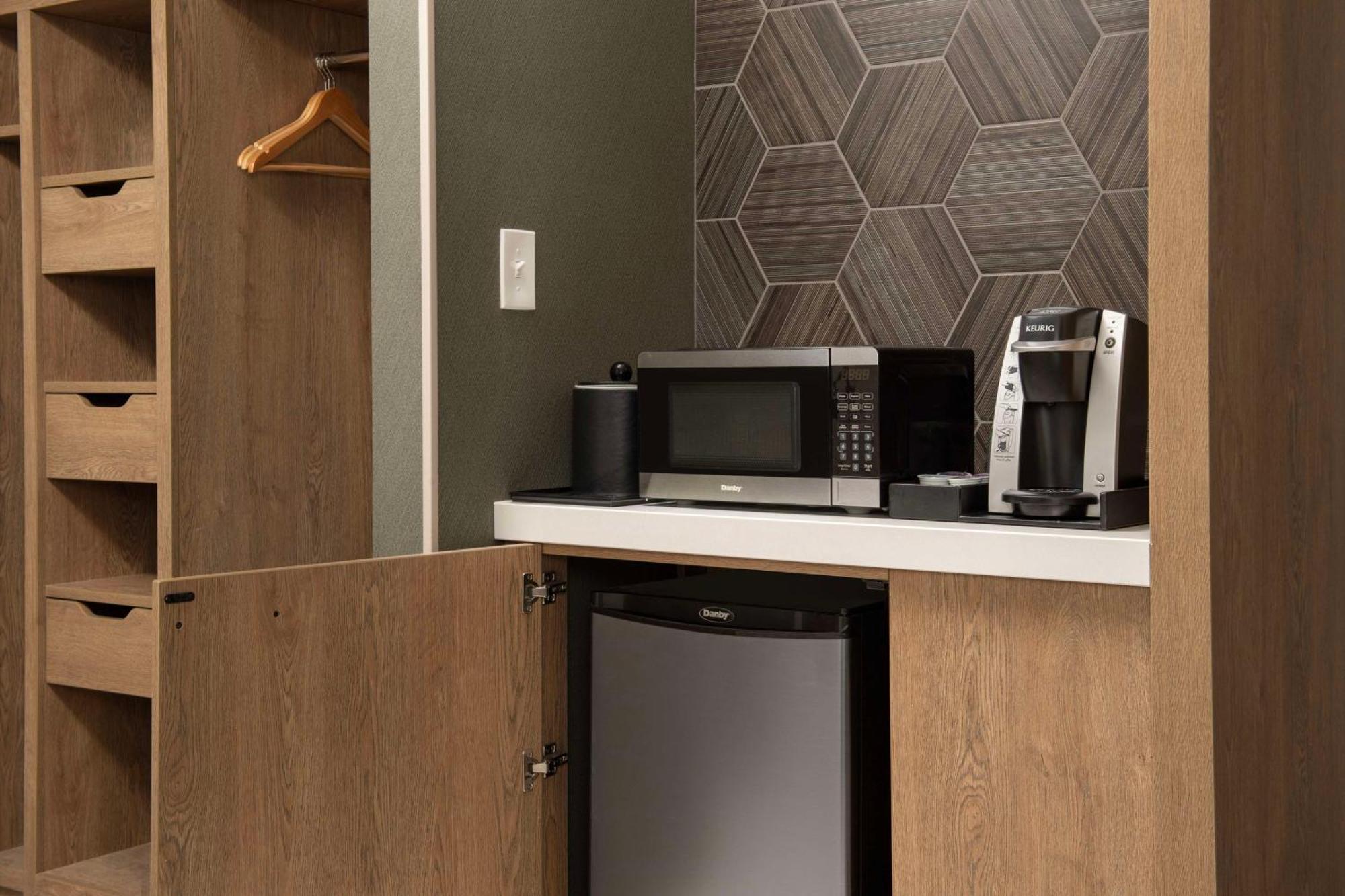 Hilton Garden Inn Каспер Экстерьер фото