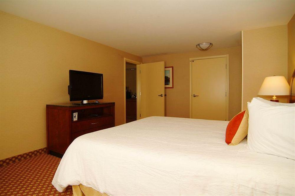 Hilton Garden Inn Каспер Экстерьер фото